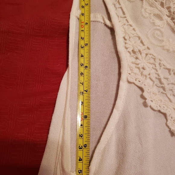 Beautiful baby doll, slightly off white, sleeveless, crocheted lace blouse. - Picture 7 of 8